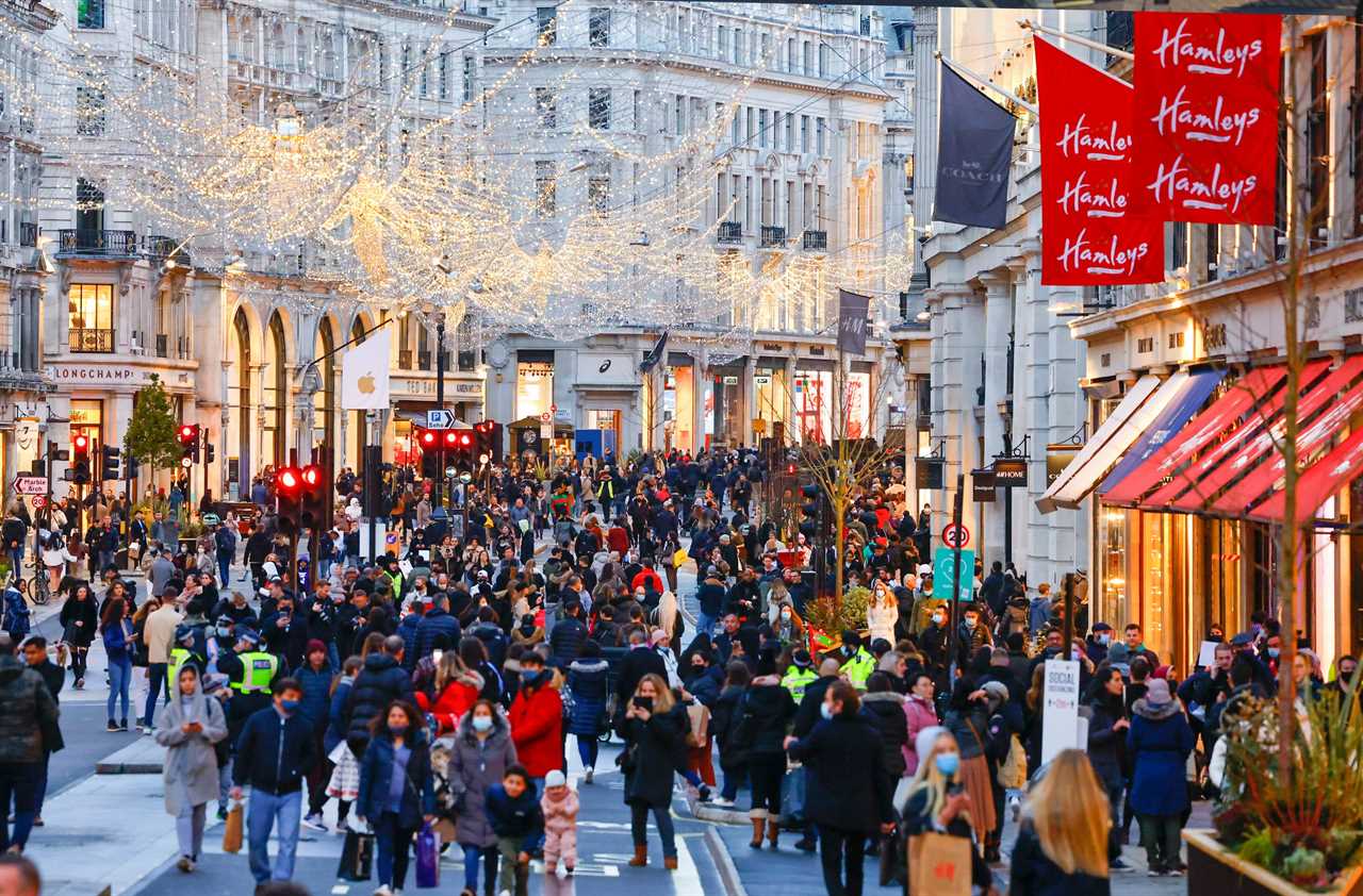 London streets deserted just 24 hours after being packed with Christmas shoppers as Tier 4 lockdown gets underway