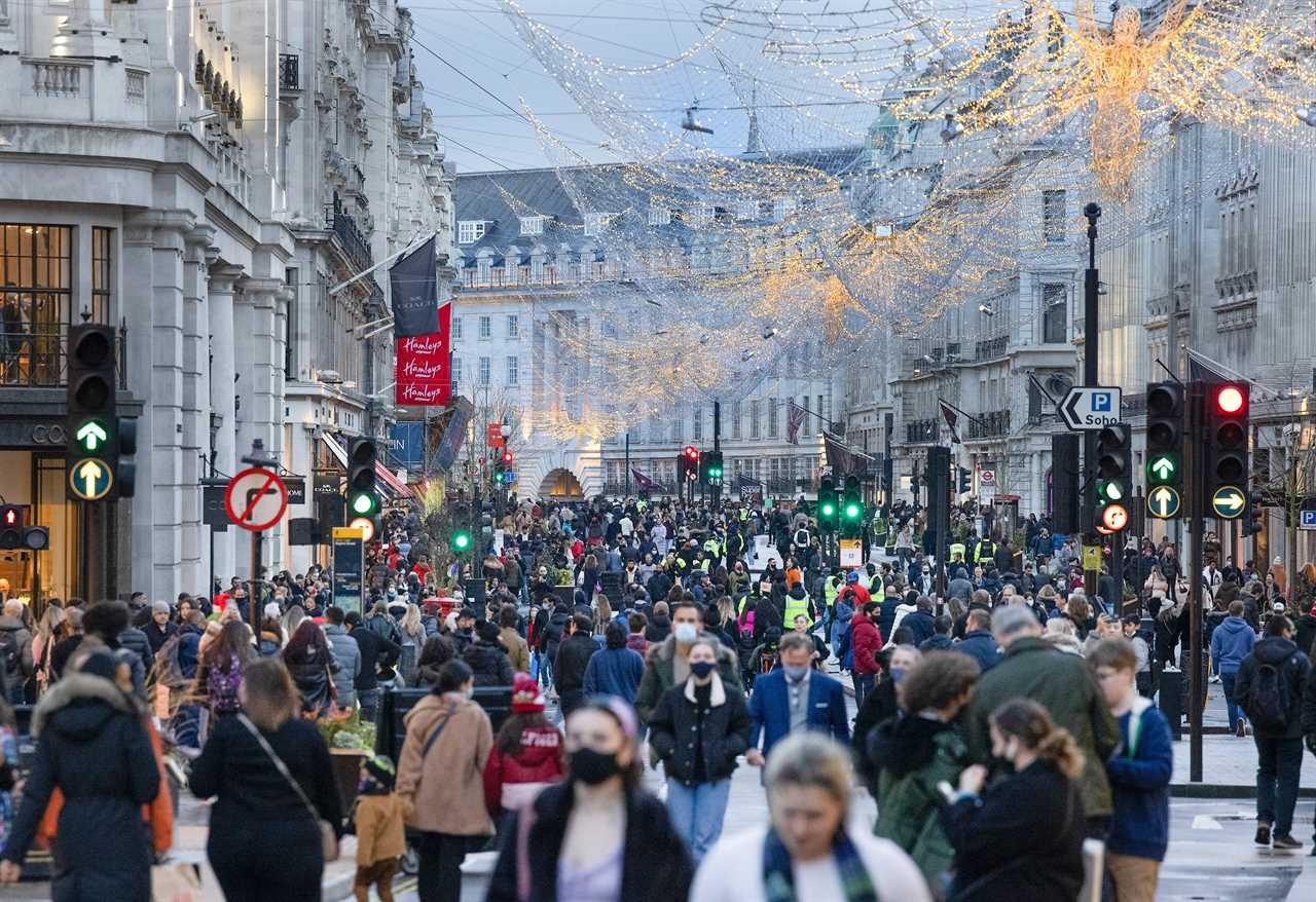 London streets deserted just 24 hours after being packed with Christmas shoppers as Tier 4 lockdown gets underway