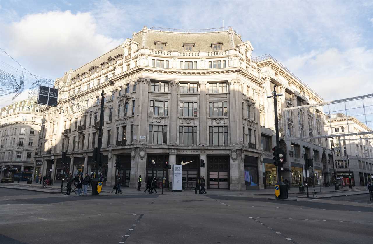 London streets deserted just 24 hours after being packed with Christmas shoppers as Tier 4 lockdown gets underway