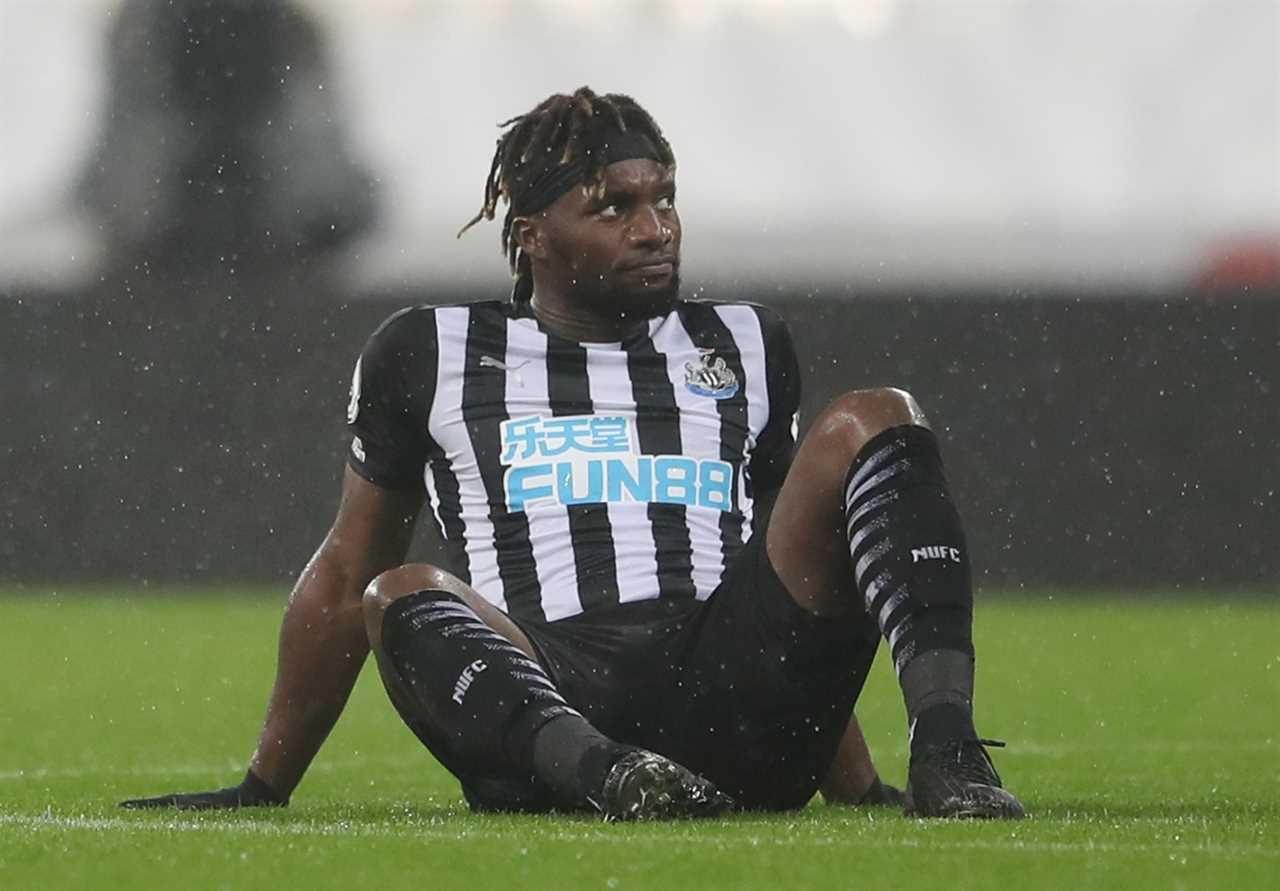 Newcastle duo Allan Saint-Maximin and Lascelles ‘struggling to walk & out indefinitely with long-term effects of Covid’