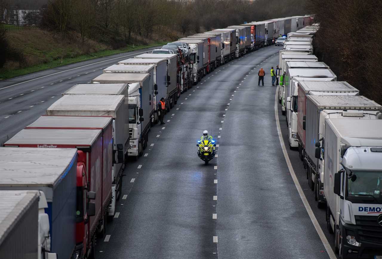 Downing Street ‘incandescent’ over France using Dover lorry chaos to ‘strong-arm’ UK into Brexit deal