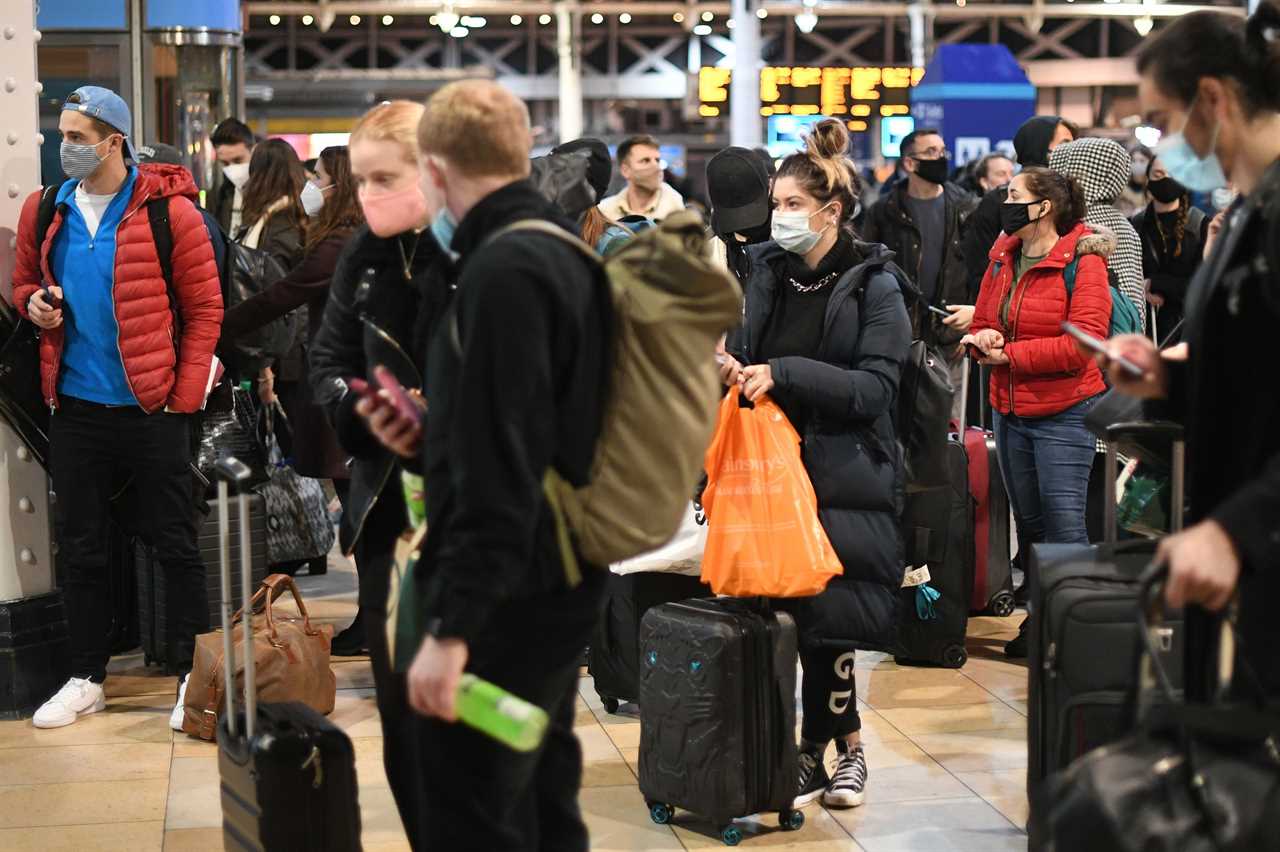 Families asked to self-isolate for 10 days if visiting from tier 4 area after Londoners fled capital for Christmas