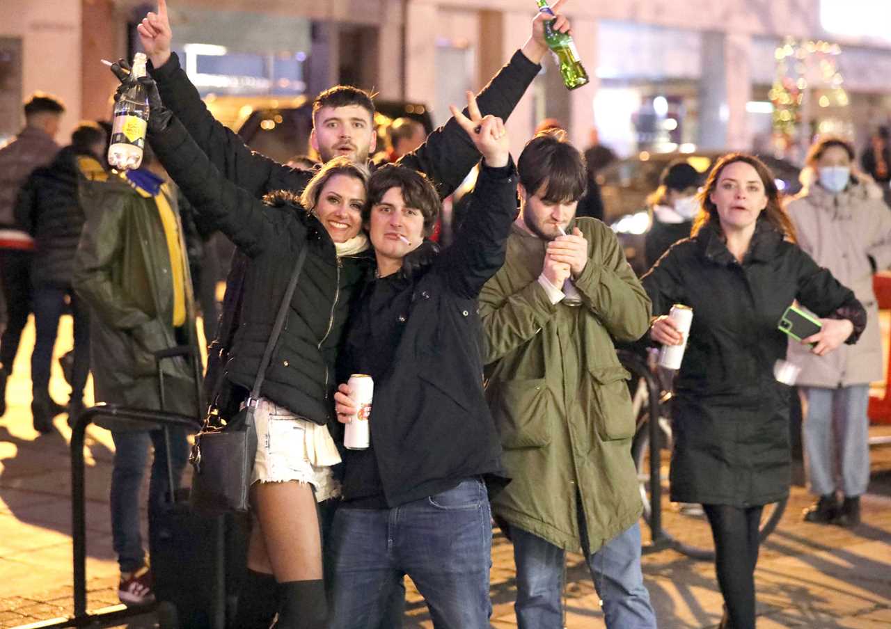 Police slam York drinkers who ‘believe pint is more important than someone’s life’ as Tier 3 revellers travel to Tier 2