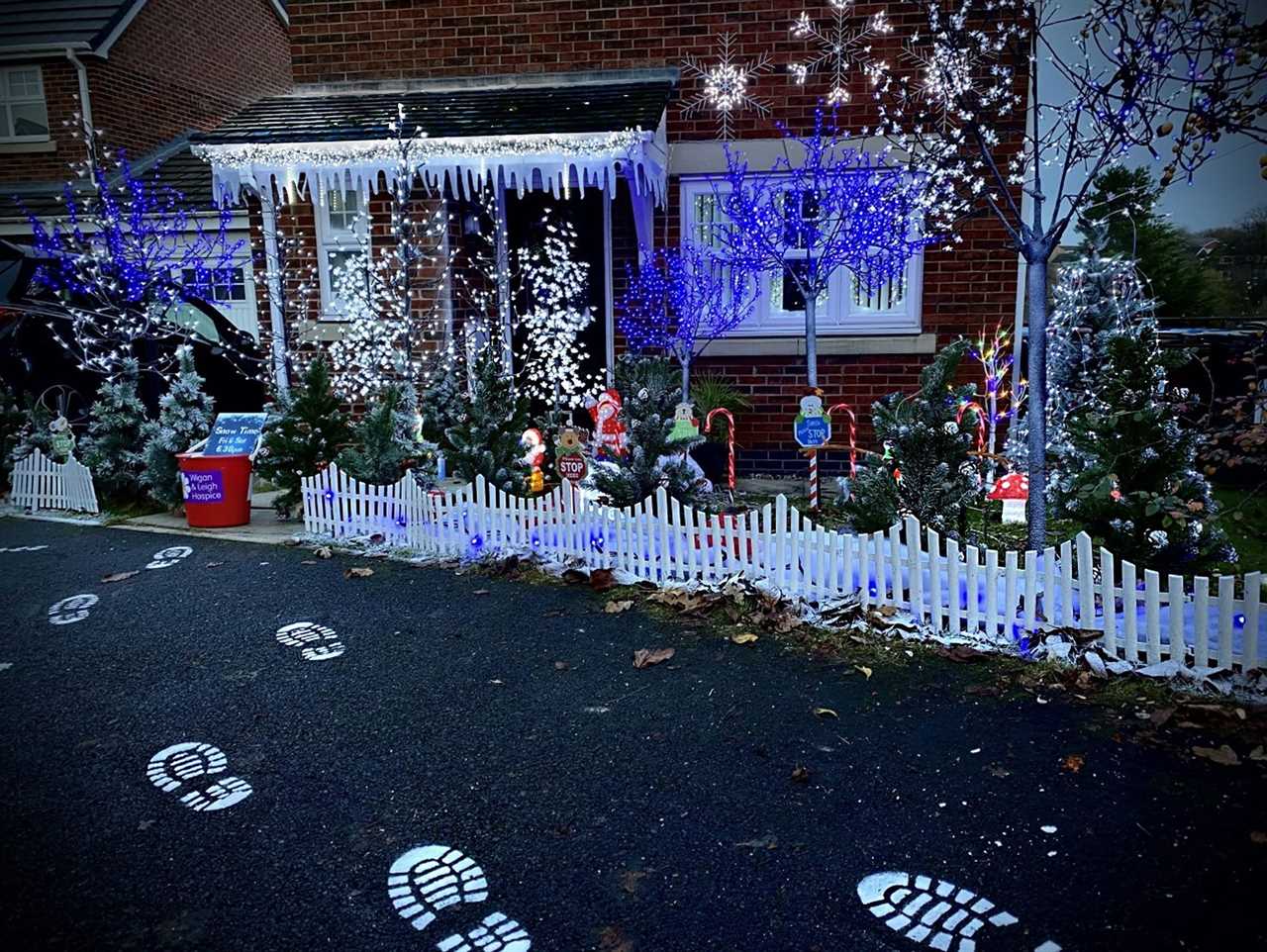 Man dressed as Father Christmas gets telling off from cops over social distancing  at ‘winter wonderland’ house