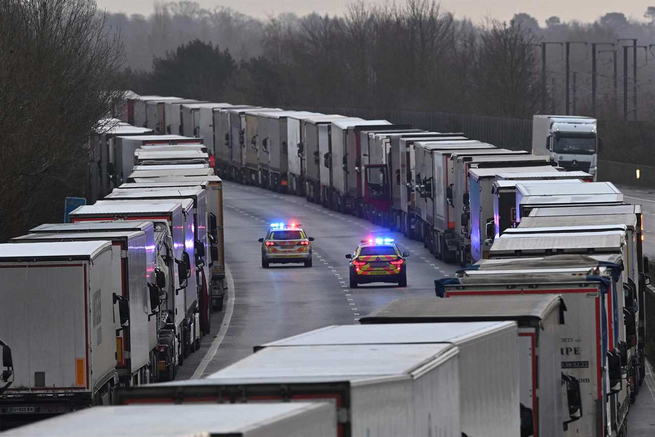 More than 1,500 lorries STILL trapped in Kent queue chaos as food shortage fears mount over French blockade