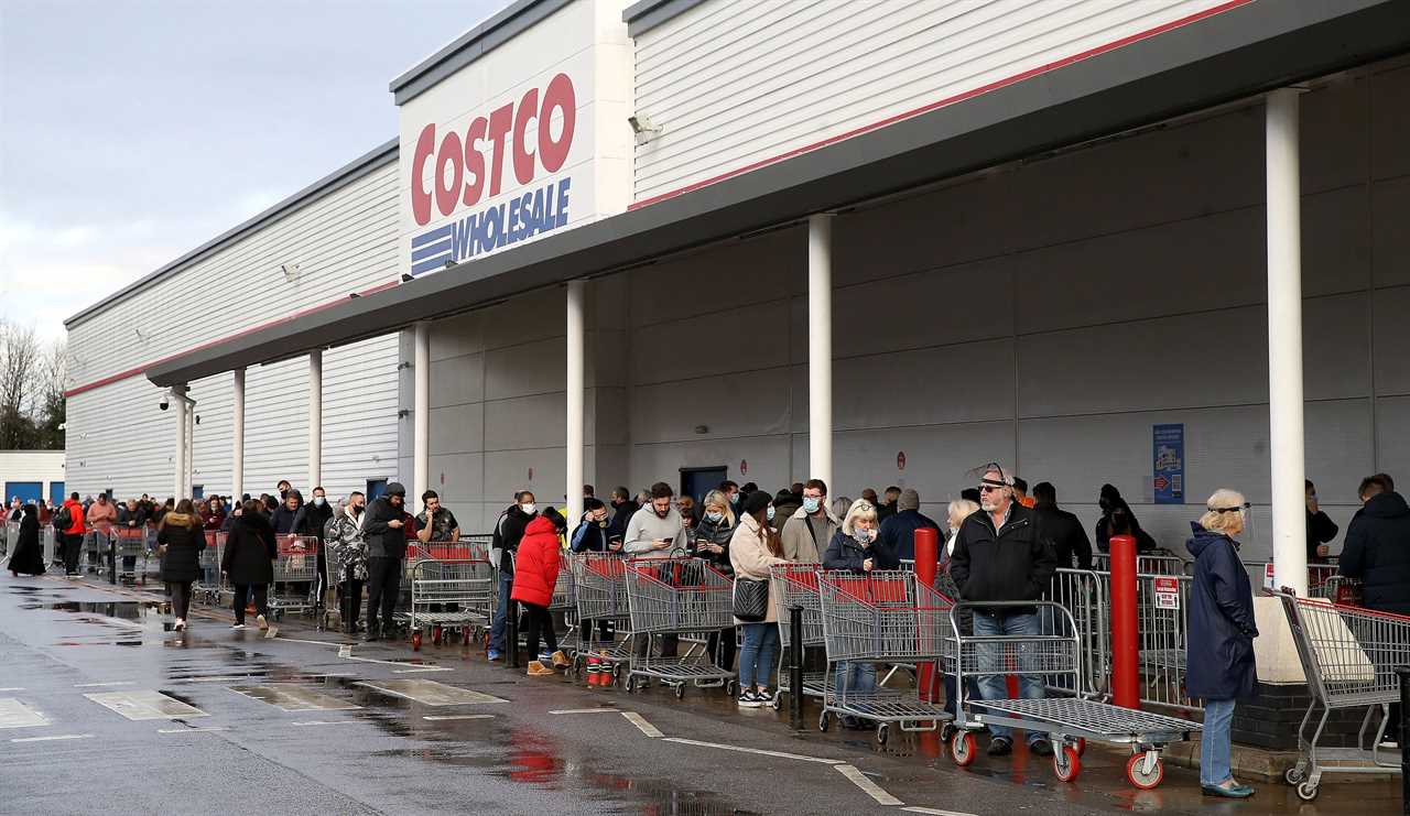 Panic-buyers queue around the block in rain to stockpile last-minute Christmas food amid ‘rationing’