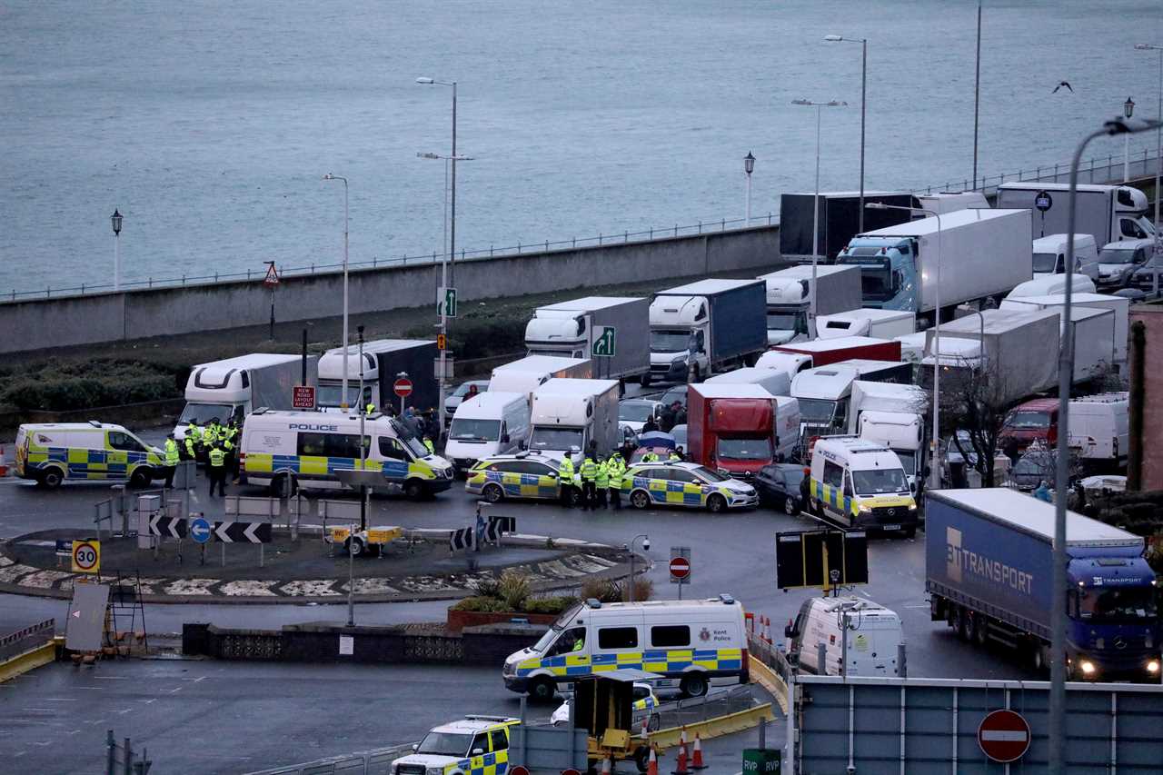 Dover traffic chaos gets WORSE as 6,000 lorries still stranded and more arriving as gridlock continues on Christmas Eve