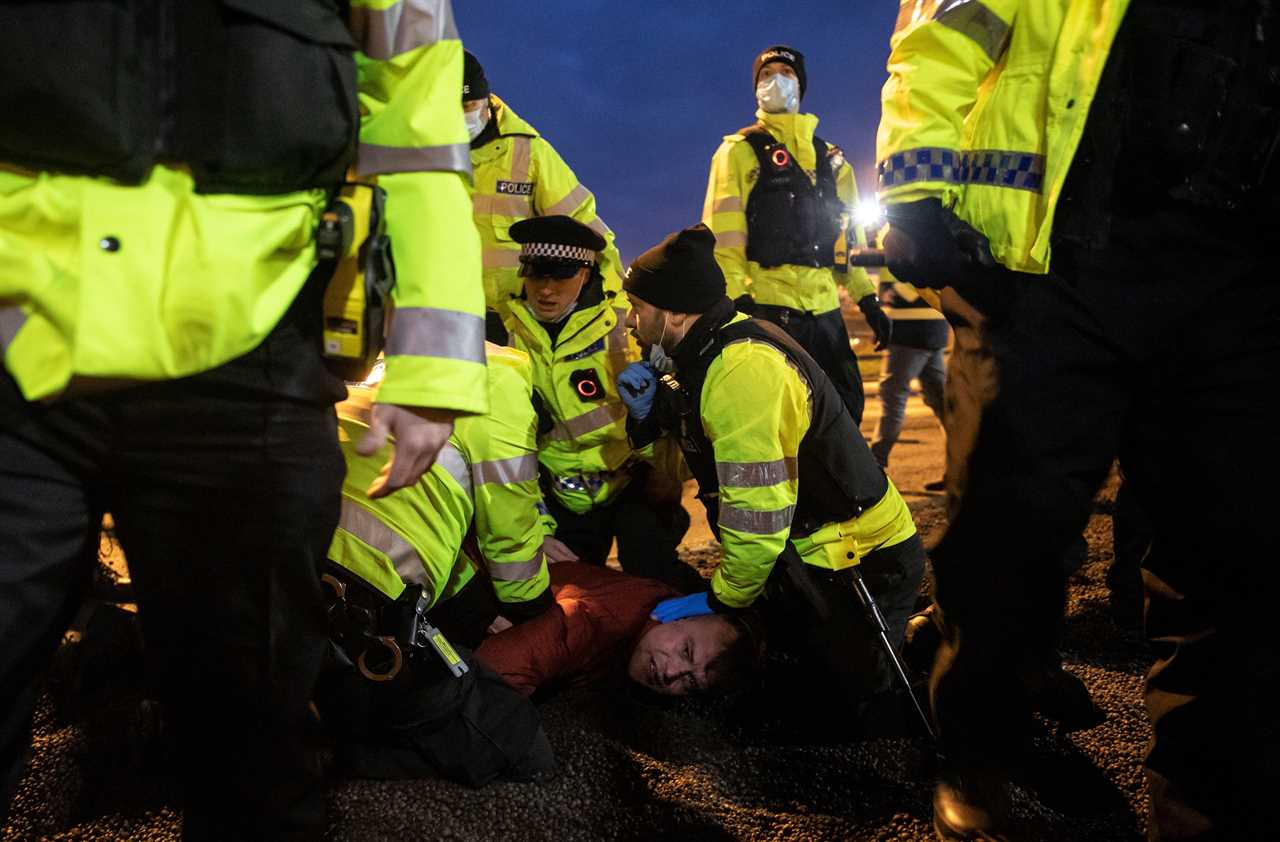 Dover traffic chaos gets WORSE as 6,000 lorries still stranded and more arriving as gridlock continues on Christmas Eve