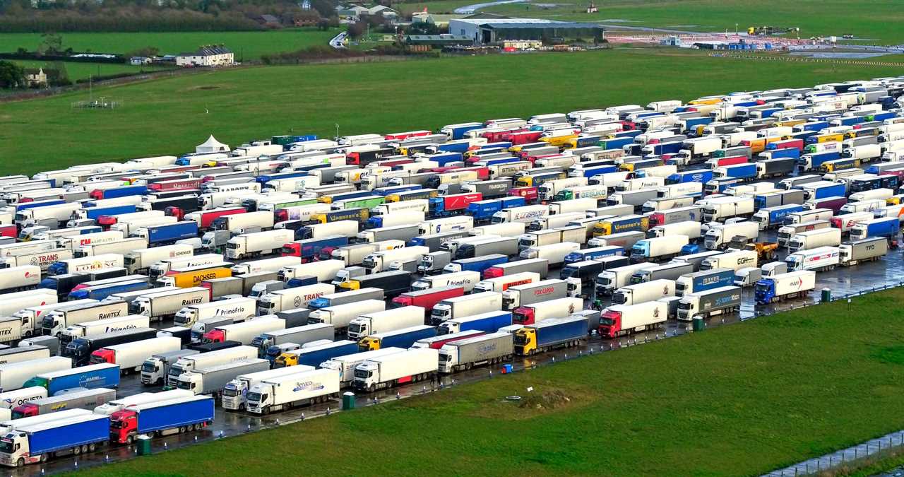 Dover traffic chaos gets WORSE as 6,000 lorries still stranded and more arriving as gridlock continues on Christmas Eve