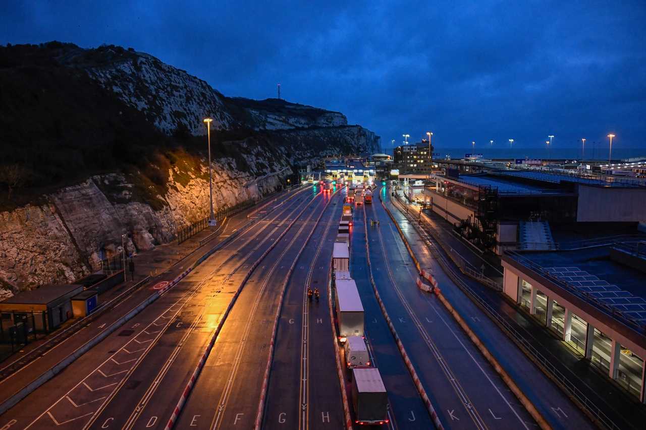 Army called in to help 5,000 lorry drivers stranded in their cabs for Christmas Day after border chaos