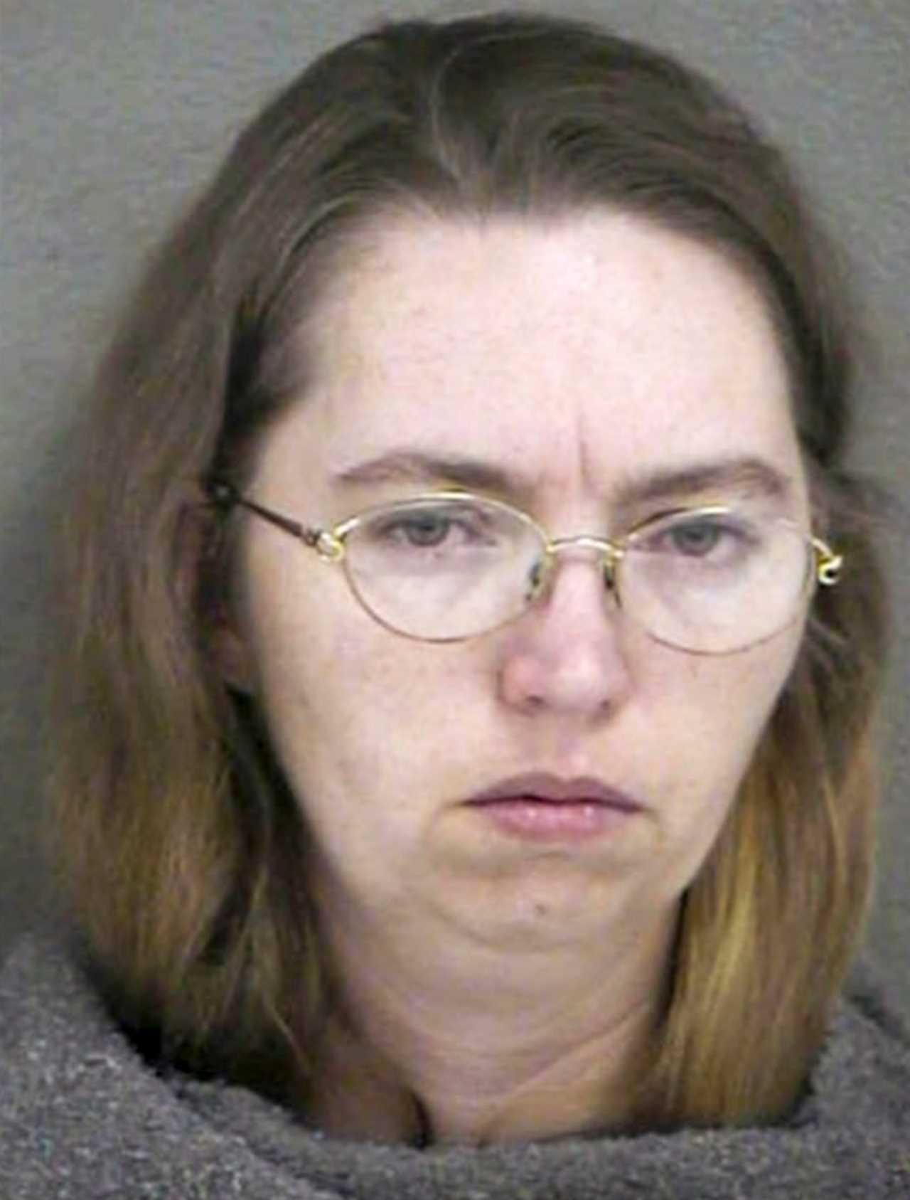 Execution of ‘womb raider’ Lisa Montgomery is delayed as woman who cut baby from pregnant victim fights death penalty