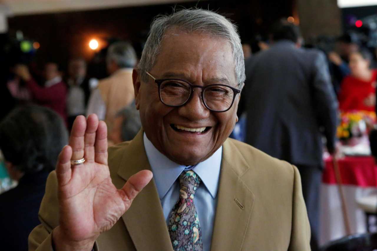 Who was Armando Manzanero and how did he die?