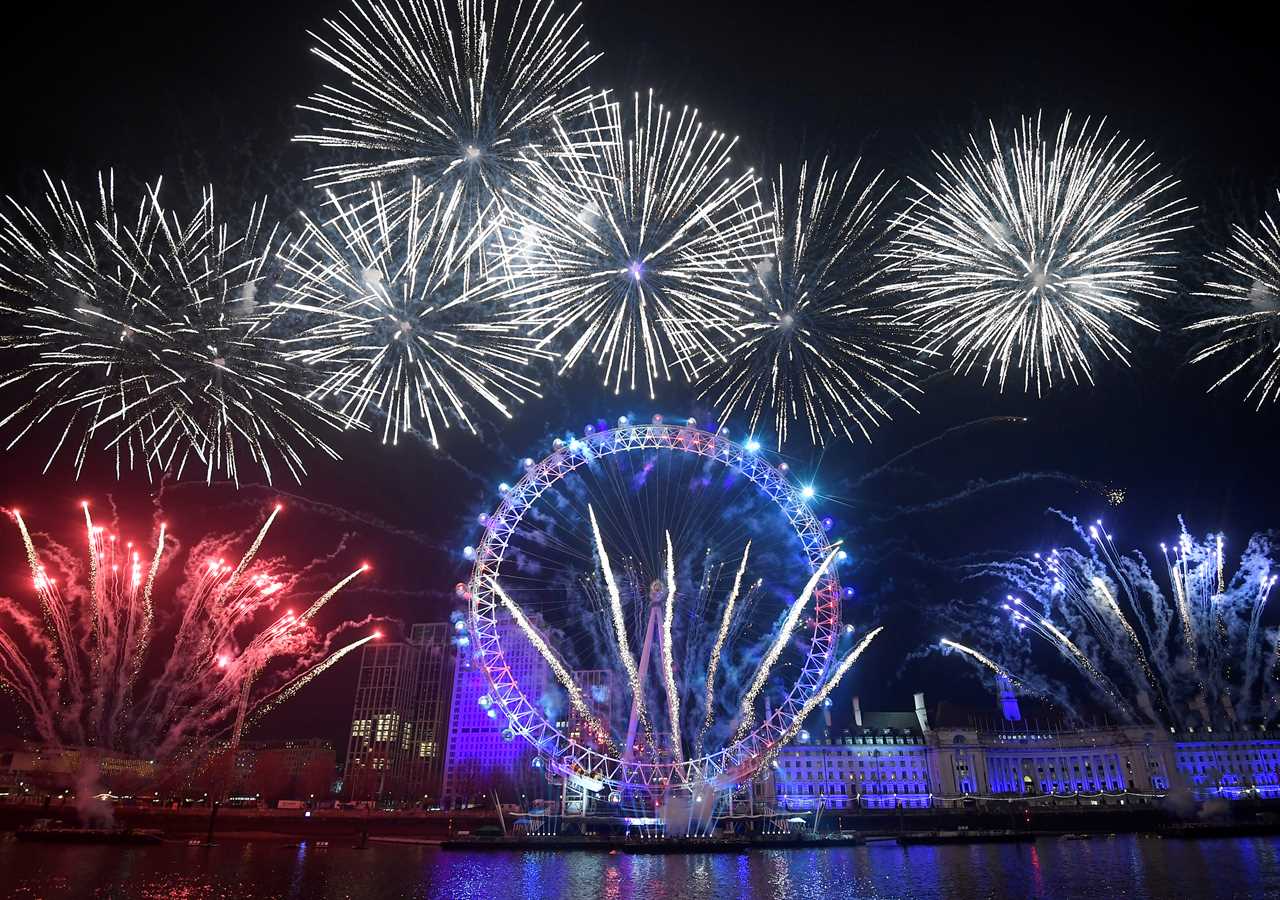 Police threaten £10k New Year’s Eve fines tonight as everyone in England told to act as if they have Covid & stay home