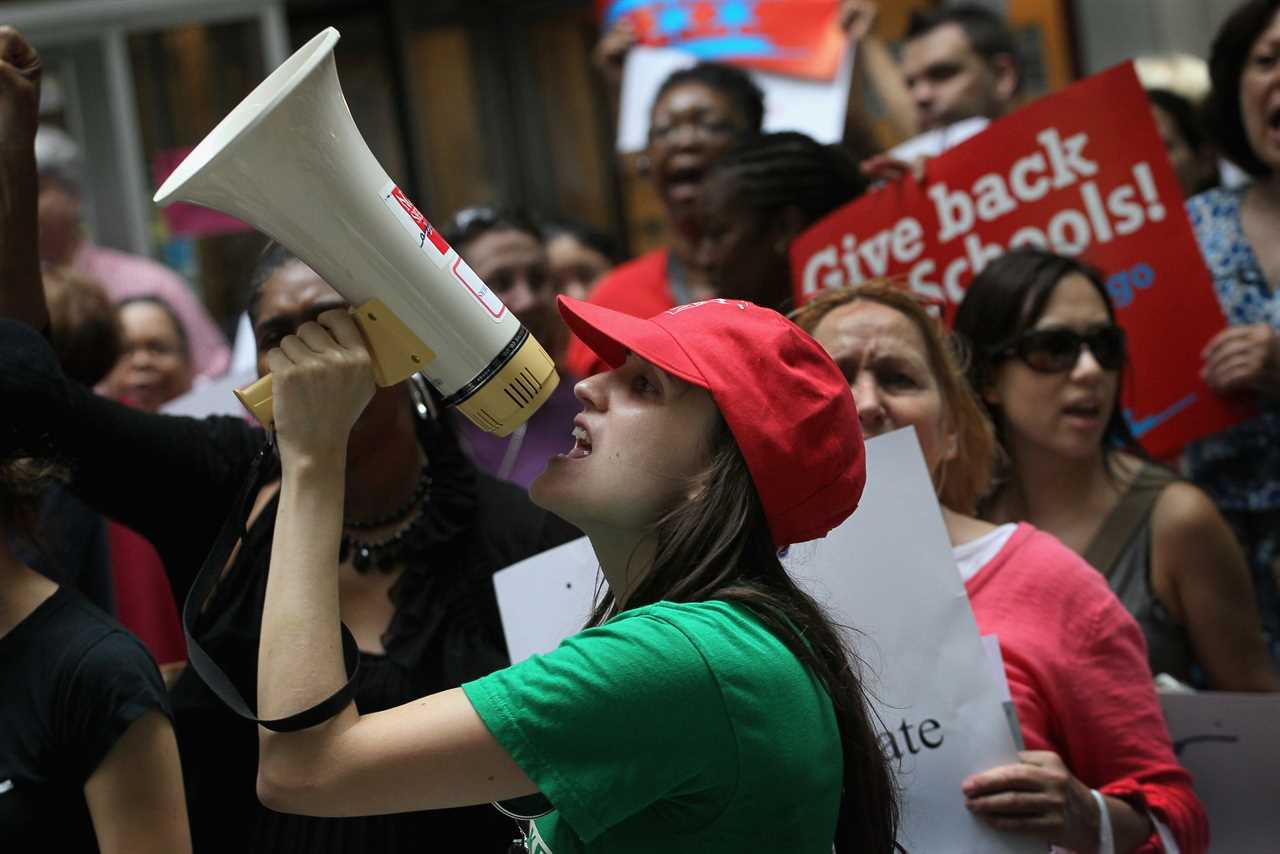 Chicago teacher’s union leader rallies against return to schools to ‘stay safe’ – while poolside in Puerto Rico