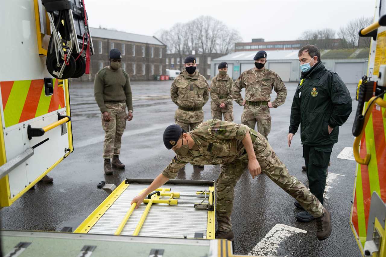 150 teams of Army troops to be deployed to deliver Covid vaccines with fleet of Land Rovers & Chinooks