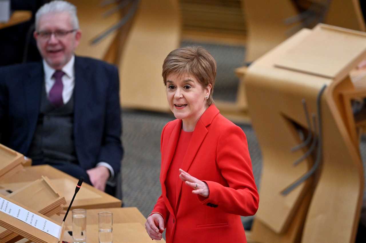 Nicola Sturgeon set to plunge Scotland into lockdown TONIGHT with ‘stay at home’ order or face fine