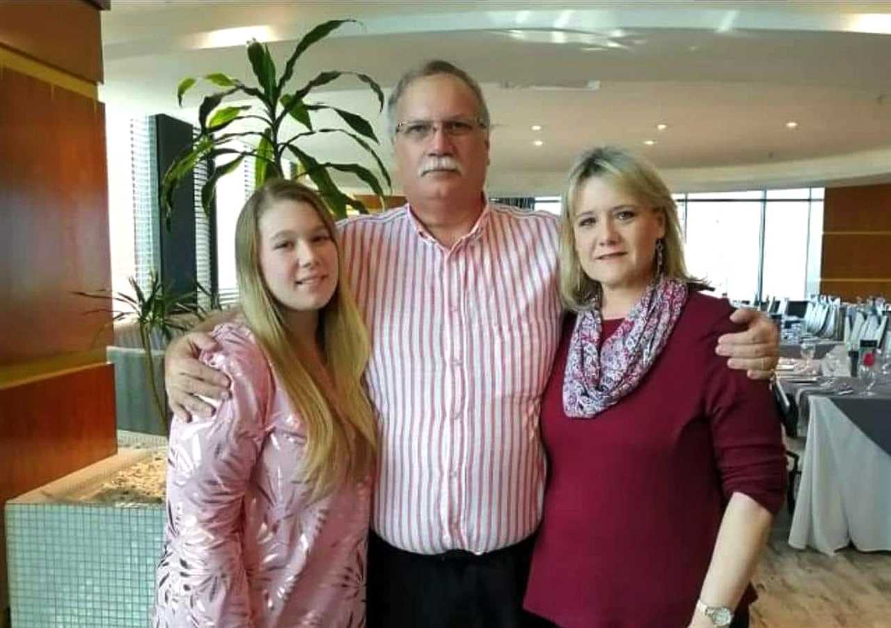 Fiancee and both her parents all die of Covid within days of each other just before Christmas as she planned her wedding