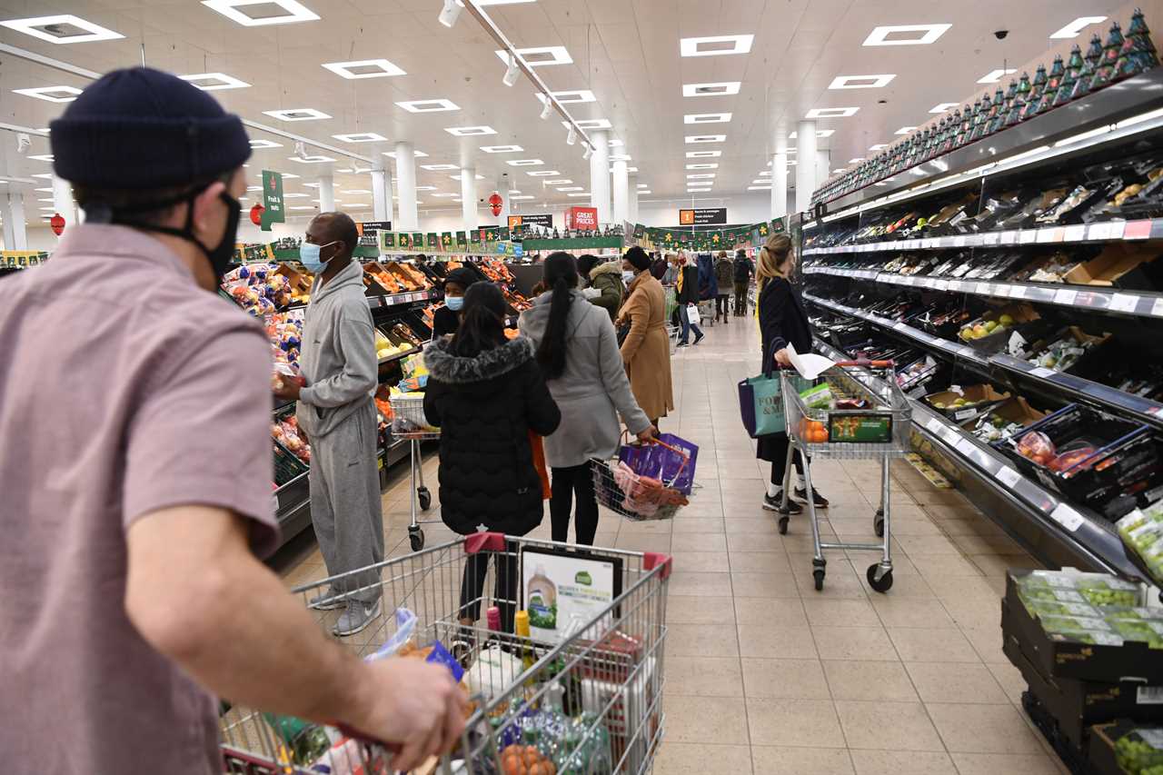 Supermarkets face fresh Covid checks as scientists blame stores for rapid spread of mutant strain