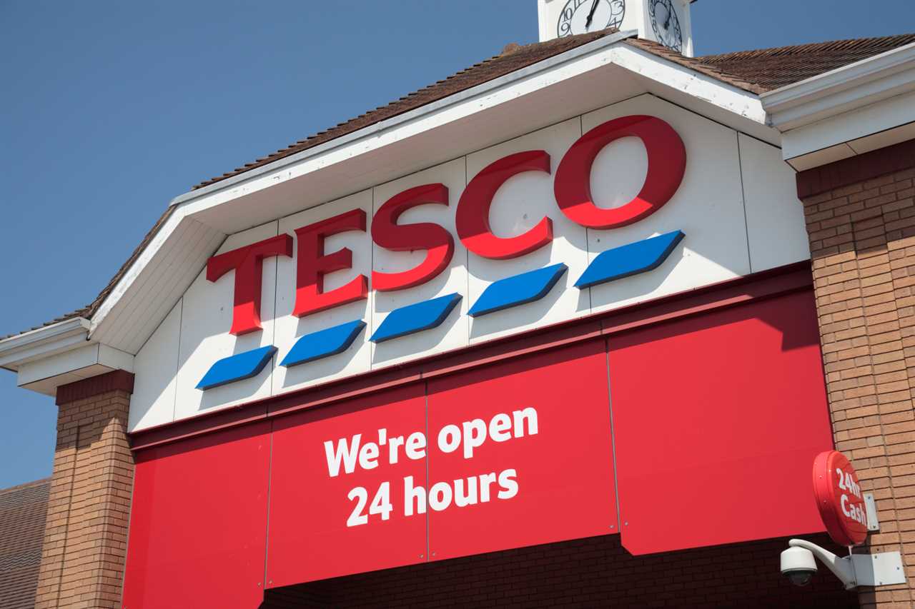 Tesco joins Morrisons & Sainsbury’s in banning shoppers who refuse to wear face masks in stores