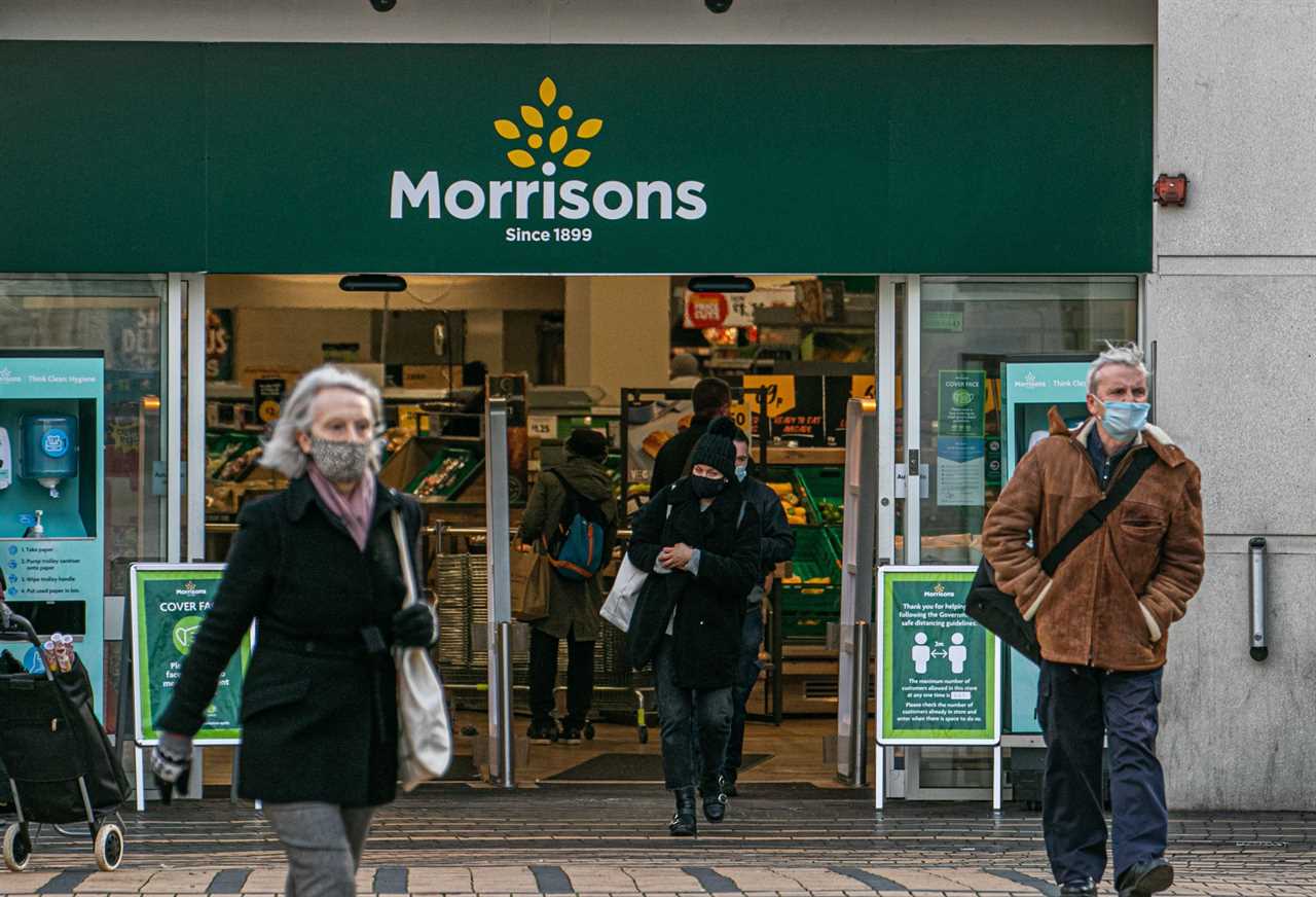 Tesco and Aldi join Morrisons & Sainsbury’s in banning shoppers who refuse to wear face masks in stores