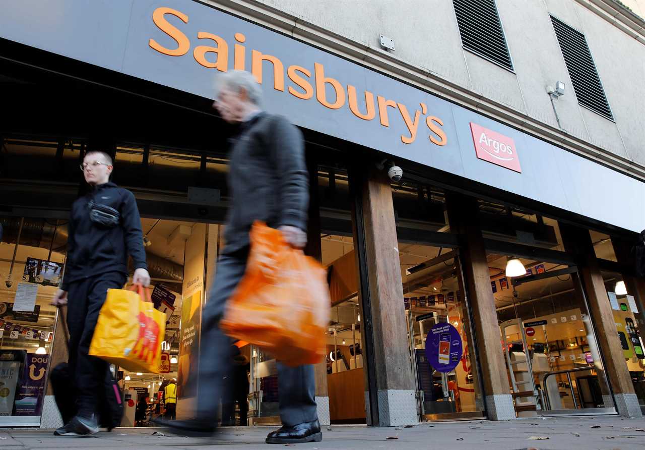 Sainsbury’s hires security guards to enforce ban on groups and shoppers with no masks