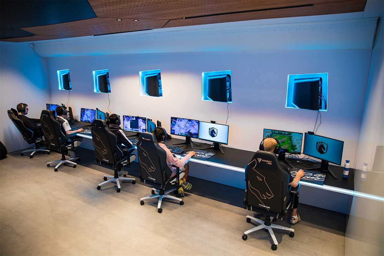 Inside Alienware’s esports HQ where pro gamers live in luxury apartments, train daily and enjoy personal CHEF