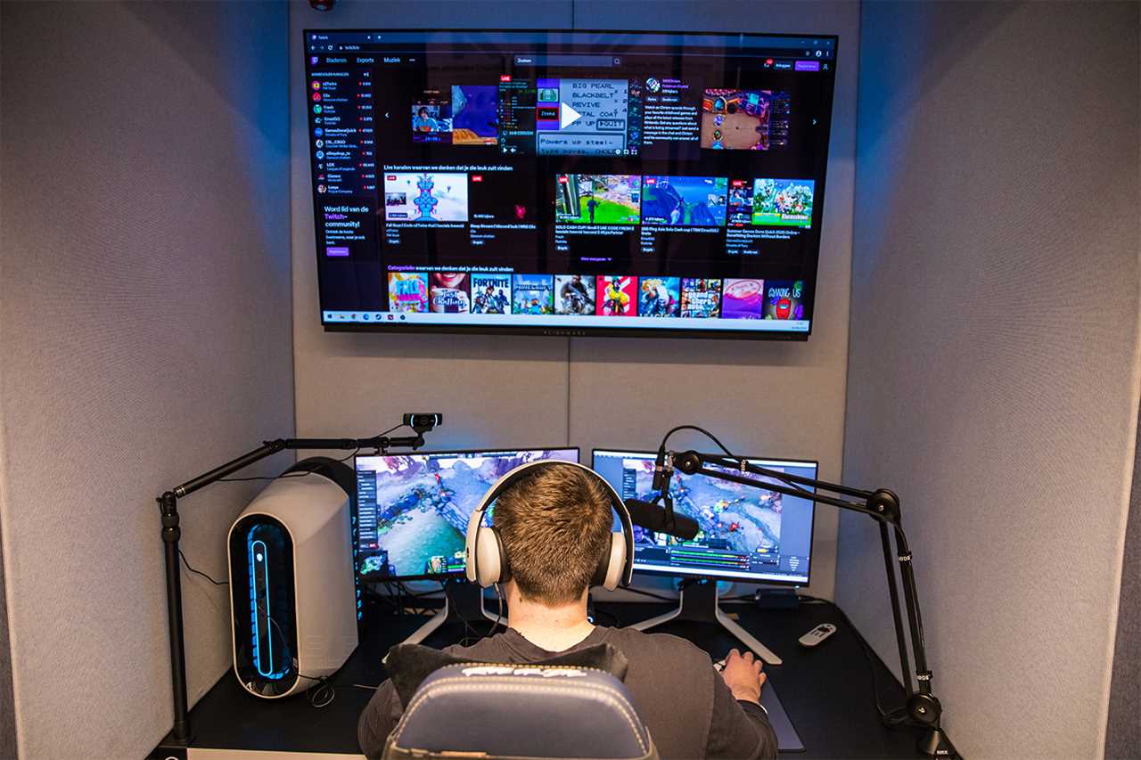 Inside Alienware’s esports HQ where pro gamers live in luxury apartments, train daily and enjoy personal CHEF