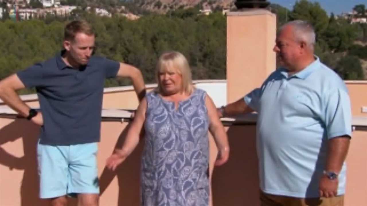 A Place in the Sun’s Jonnie Irwin horrified as guest stabs himself in the hand with knife ‘to stop him from laughing’