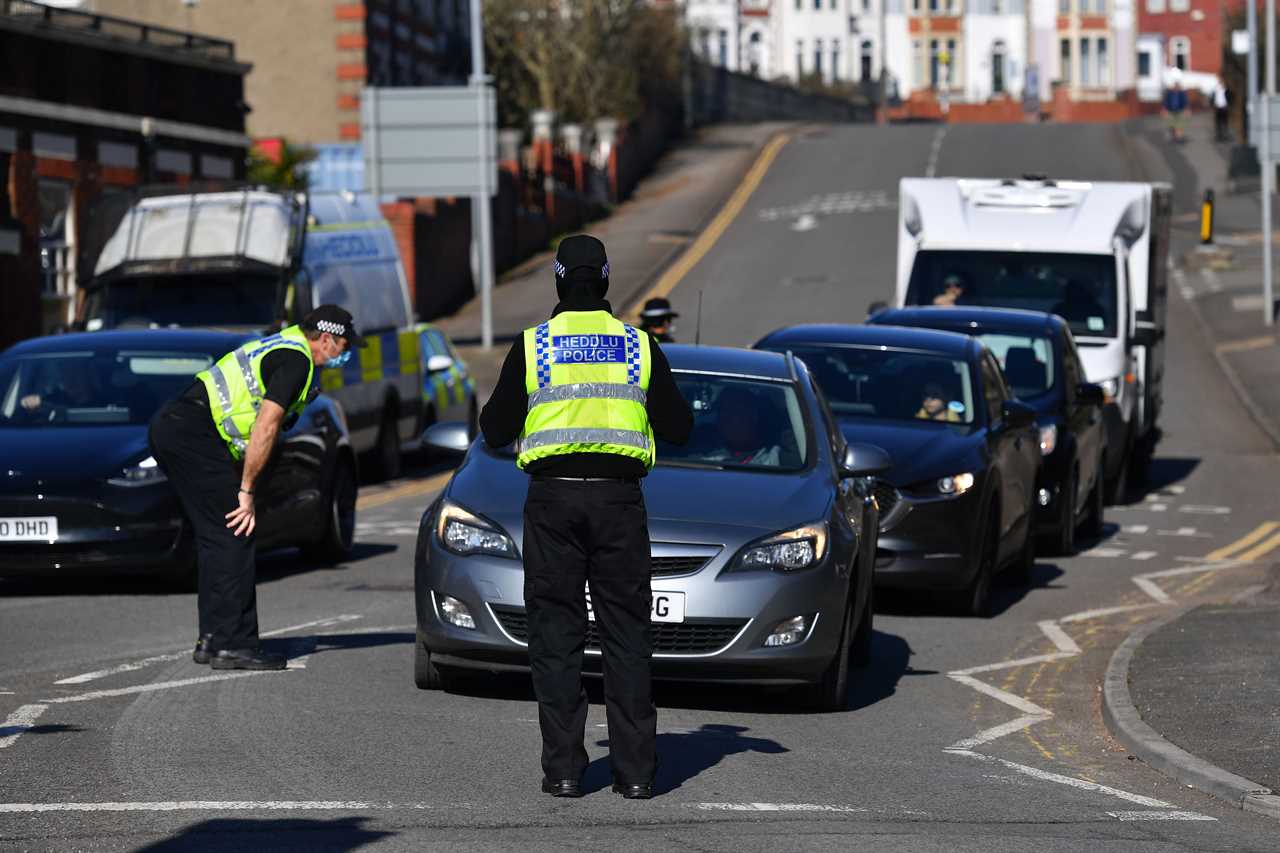 Cops no longer breaking up outdoor group mixing as they slam ‘unmanageable’ Covid rules after sunny crowds