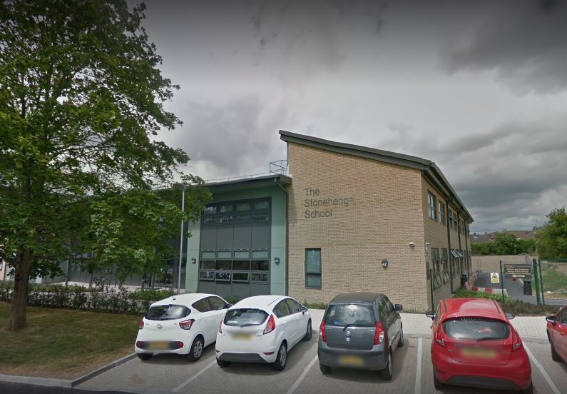 Parents furious as schoolkids told if they don’t wear masks they’ll have to sit at back of class