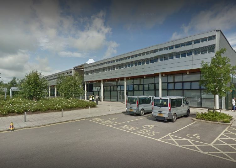 Parents furious as schoolkids told if they don’t wear masks they’ll have to sit at back of class