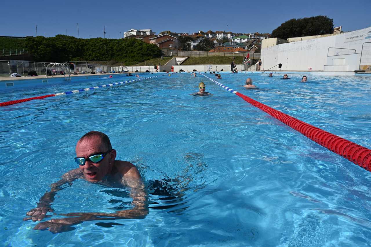 Mini heatwave this week ‘could smash 25C March record’ as Brits flock outdoors to enjoy Rule of Six freedoms