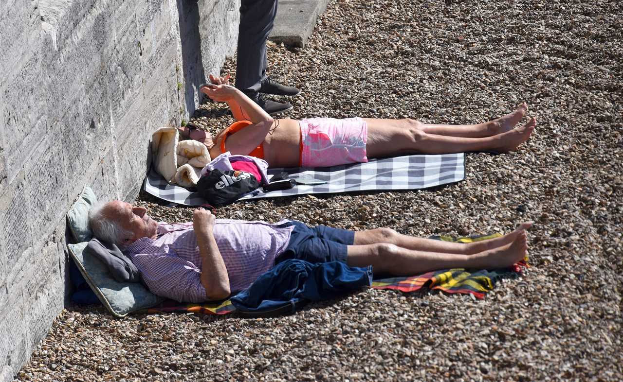 Mini heatwave this week ‘could smash 25C March record’ as Brits flock outdoors to enjoy Rule of Six freedoms