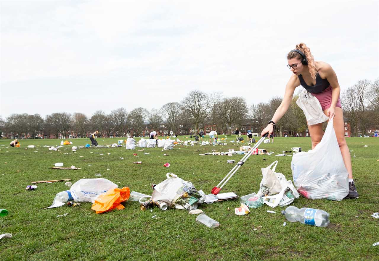 England’s parks, beaches and green spaces strewn with plastic bottles & litter after hottest day of the year