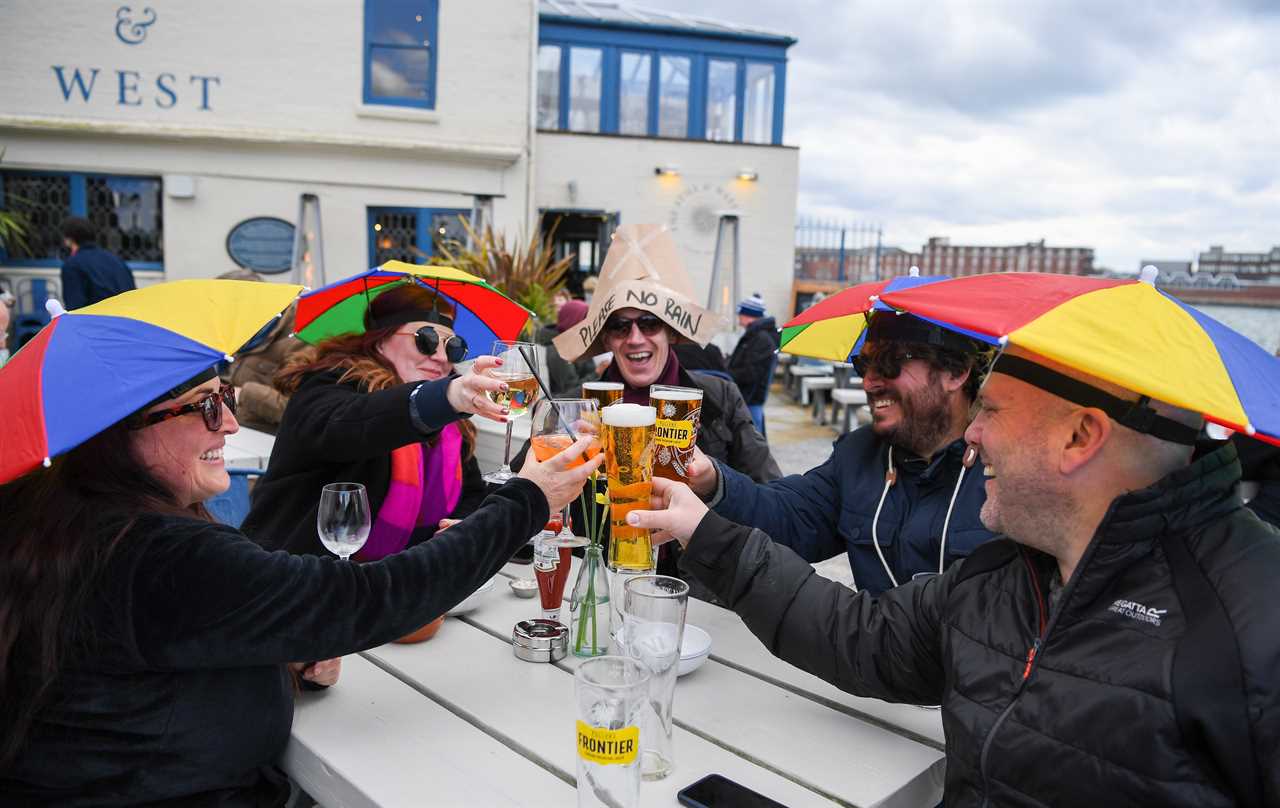 UK weather forecast – Britain to bask in 17C mini-heatwave next week in huge boost for pub beer gardens and BBQs