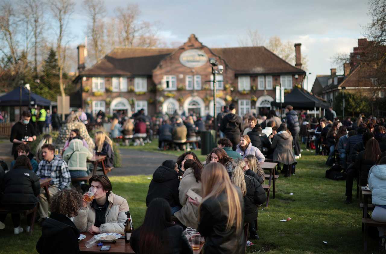 UK weather forecast – Britain to bask in 17C mini-heatwave next week in huge boost for pub beer gardens and BBQs