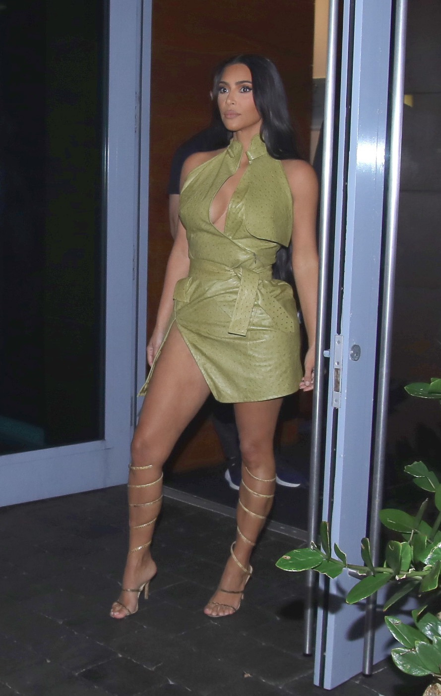 Kim Kardashian slammed by fans who are ‘ashamed’ of star’s ‘irresponsible’ mask-less partying in Miami during pandemic