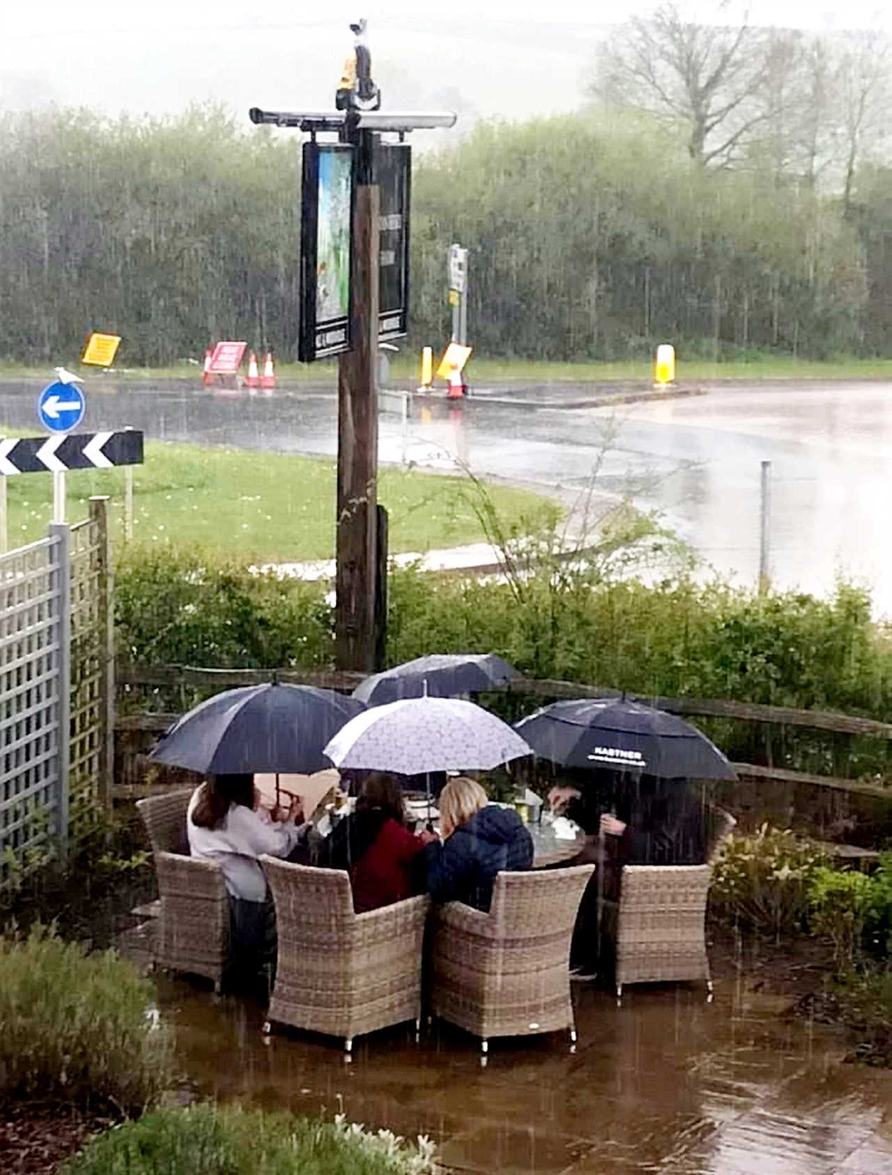 One million Bank Holiday Monday punters to flock to pubs and restaurants despite heavy rain forecasts