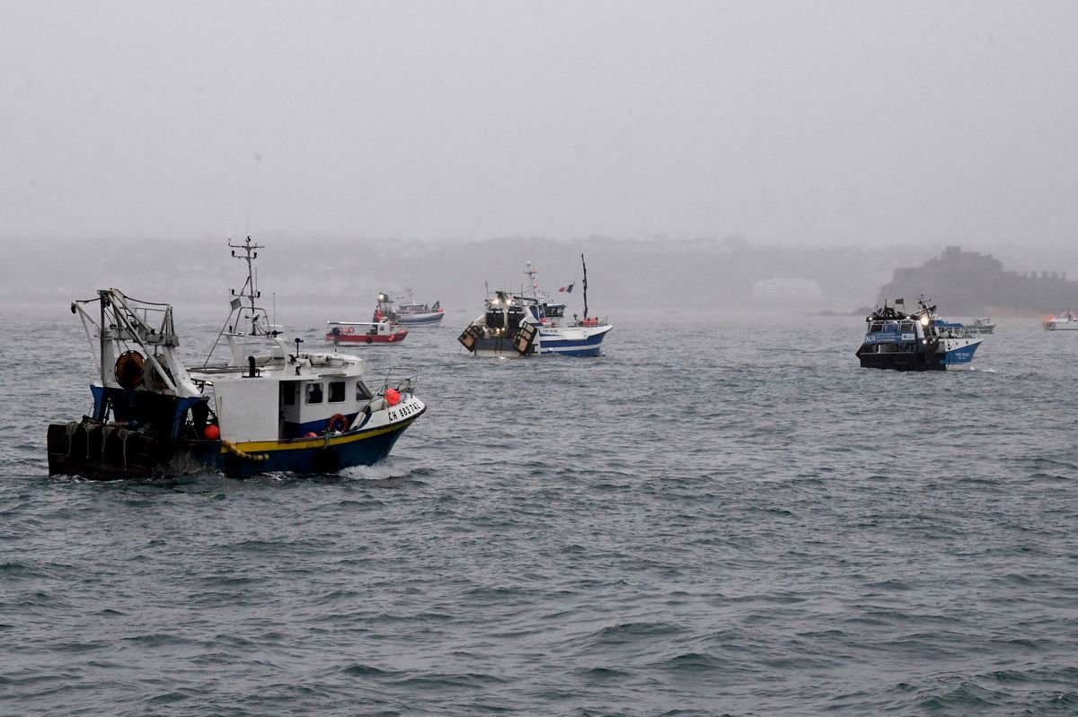 French Navy patrol boat races to Jersey as tensions rise after Royal Navy called to ‘act of war’ blockade by 100 ships