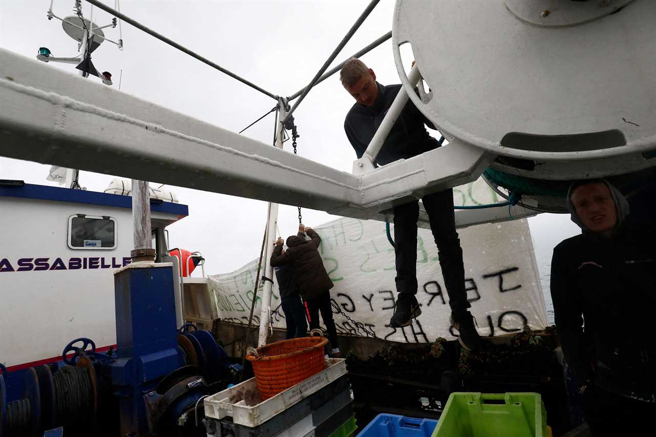 French Navy patrol boat races to Jersey as tensions rise after Royal Navy called to ‘act of war’ blockade by 100 ships