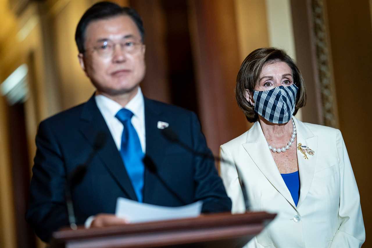 Nancy Pelosi seen chatting to lawmakers WITHOUT Covid mask just hours after warning against similar behavior