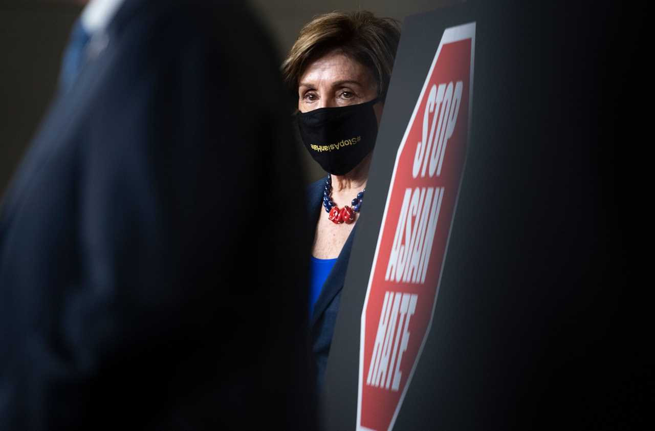 Nancy Pelosi seen chatting to lawmakers WITHOUT Covid mask just hours after warning against similar behavior