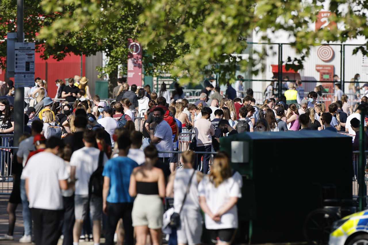 More than 15,000 turn up for vaccines at Twickenham with queues ‘longer than Glasto’ after jab free-for-all for over-18s