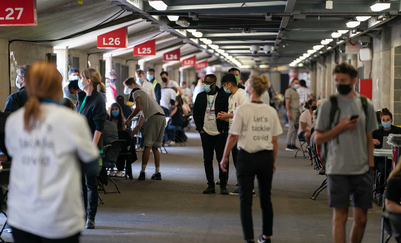 More than 15,000 turn up for vaccines at Twickenham with queues ‘longer than Glasto’ after jab free-for-all for over-18s