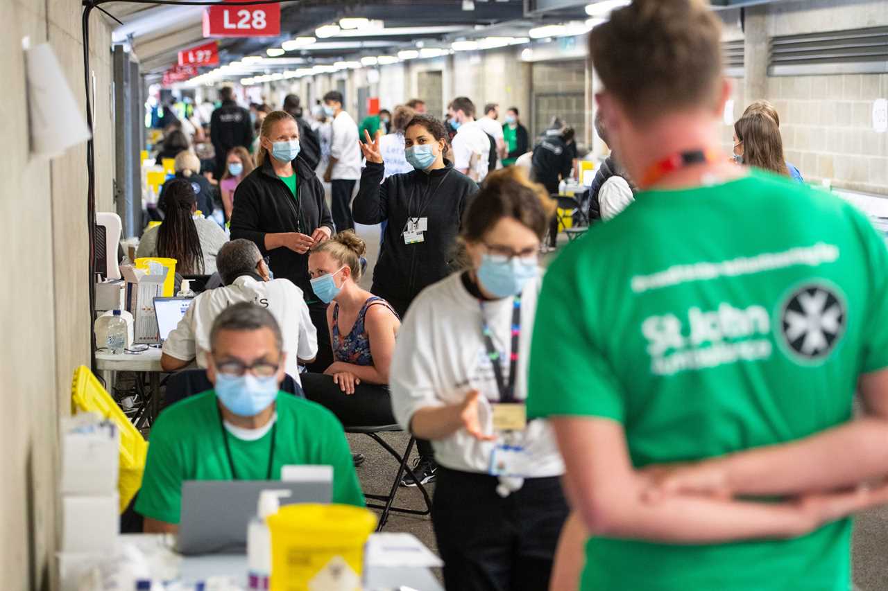 More than 15,000 turn up for vaccines at Twickenham with queues ‘longer than Glasto’ after jab free-for-all for over-18s