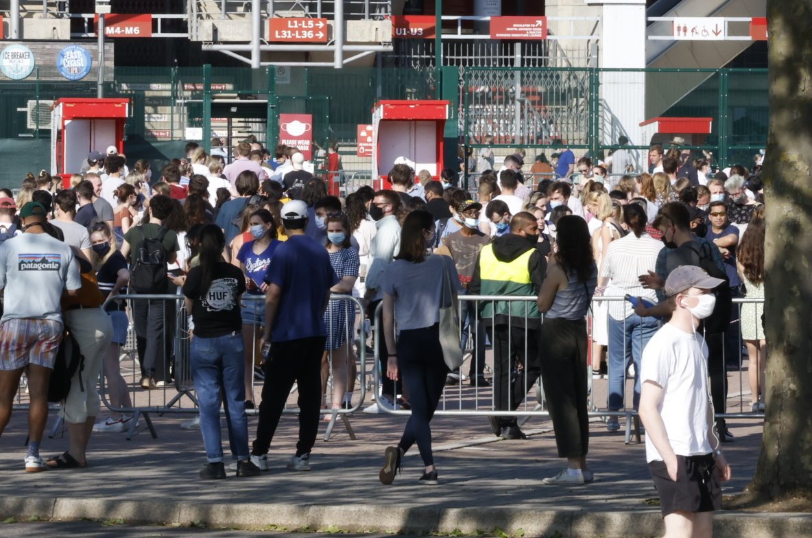 More than 15,000 turn up for vaccines at Twickenham with queues ‘longer than Glasto’ after jab free-for-all for over-18s