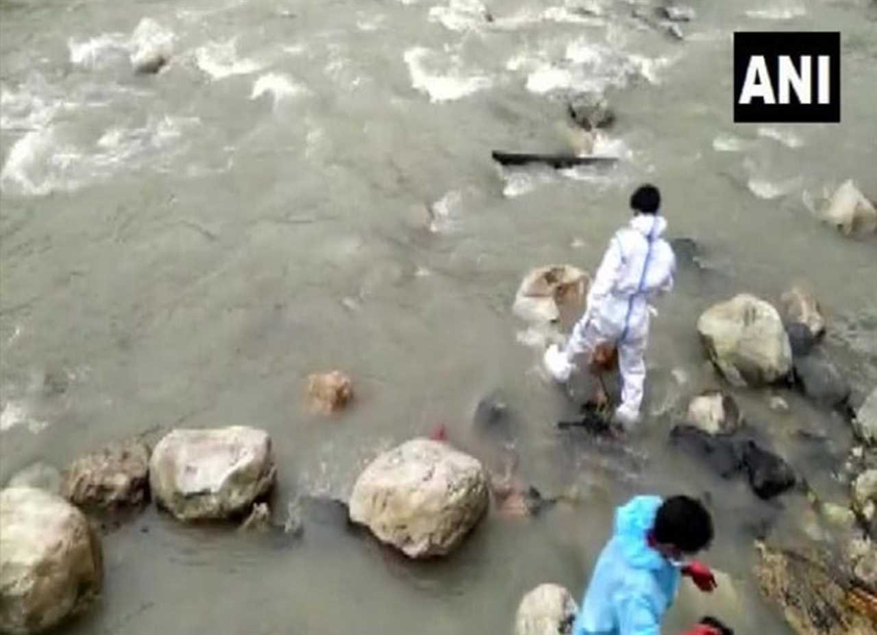 Stray dogs ‘eat’ burned bodies of Covid victims washed up on banks of Indian river as country battles deadly outbreak