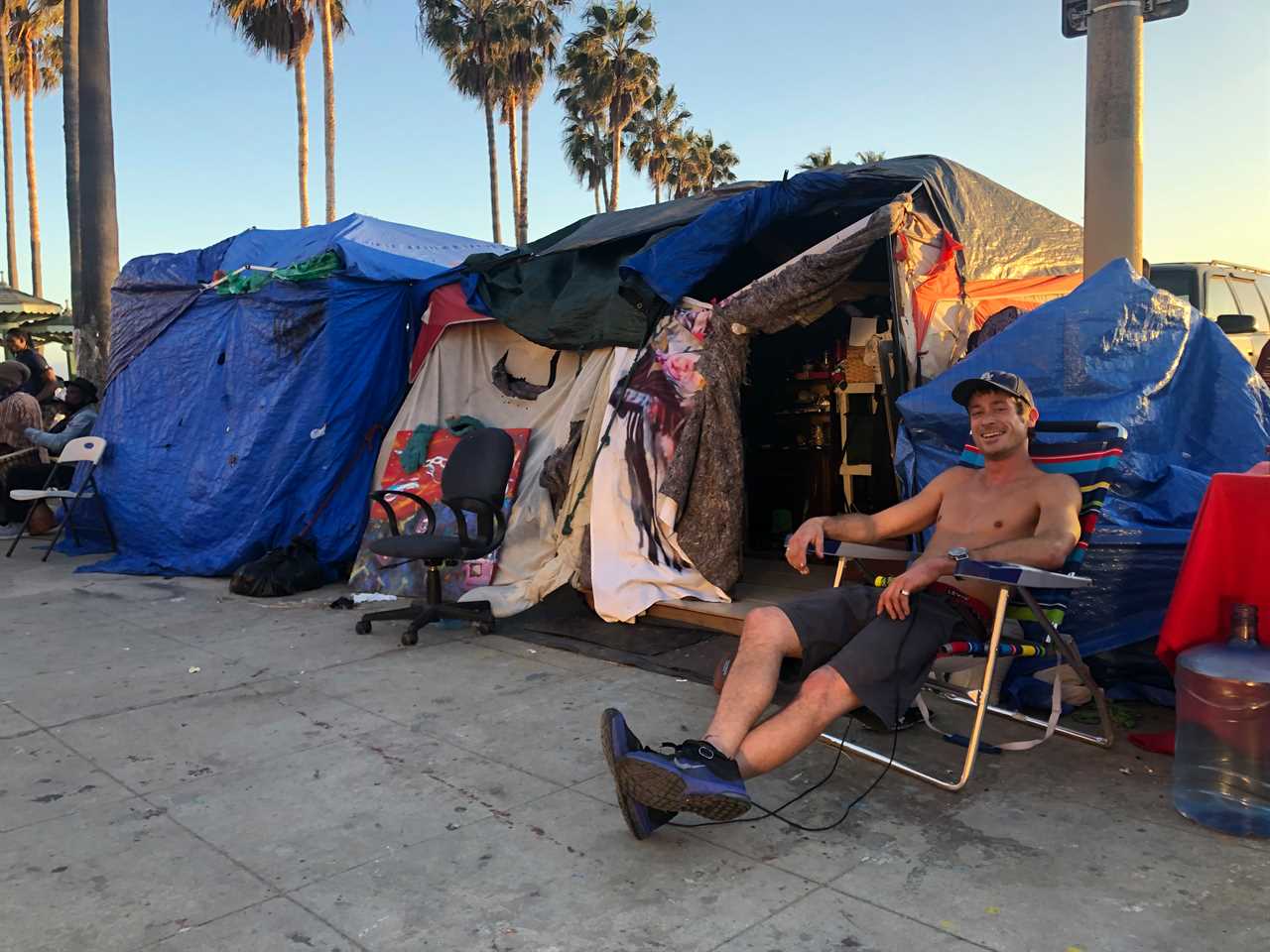 Hunter Biden appears to move out of $5.4m Venice Beach rental as moving trucks pictured outside amid homelessness crisis