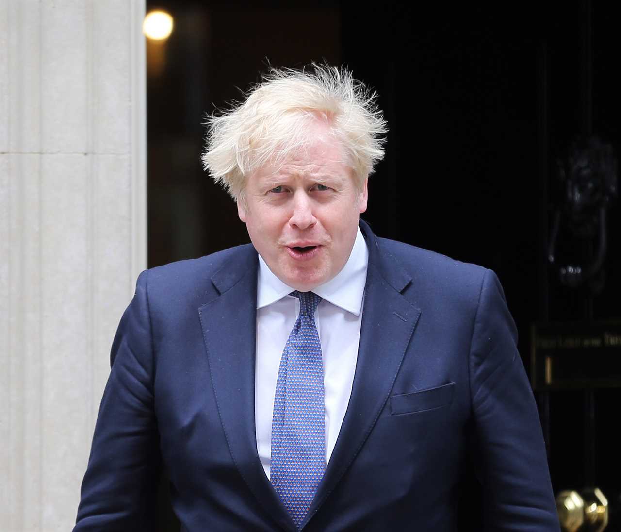 Boris Johnson hopes to enlist Joe Biden to help vaccinate entire world against Covid by end of next year