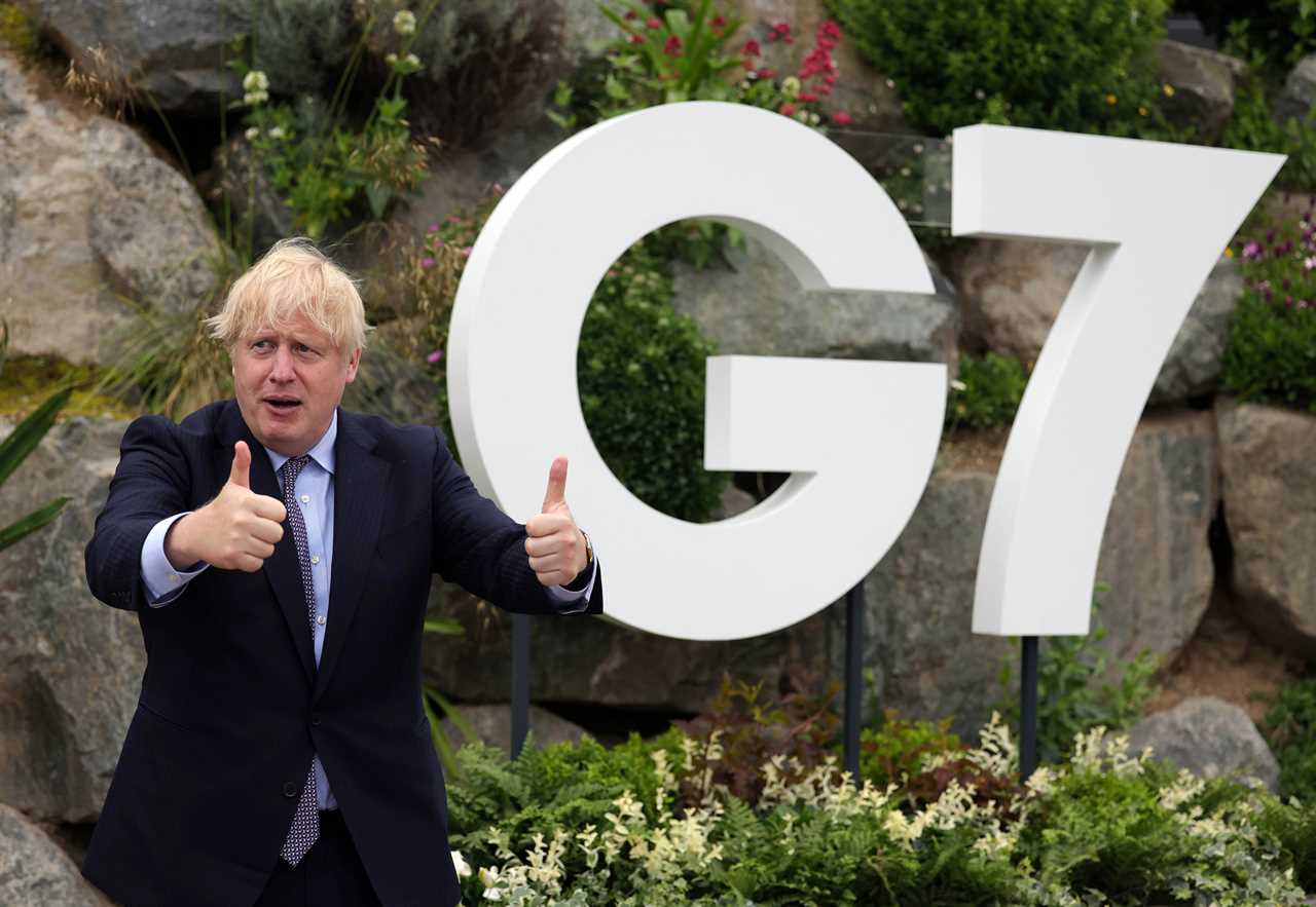 Boris Johnson and Carrie Symonds on first public outing together since they wed as they hit the beach in Cornwall